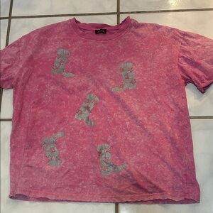 Stylish Pink Short Sleeve Tee with Boot Design